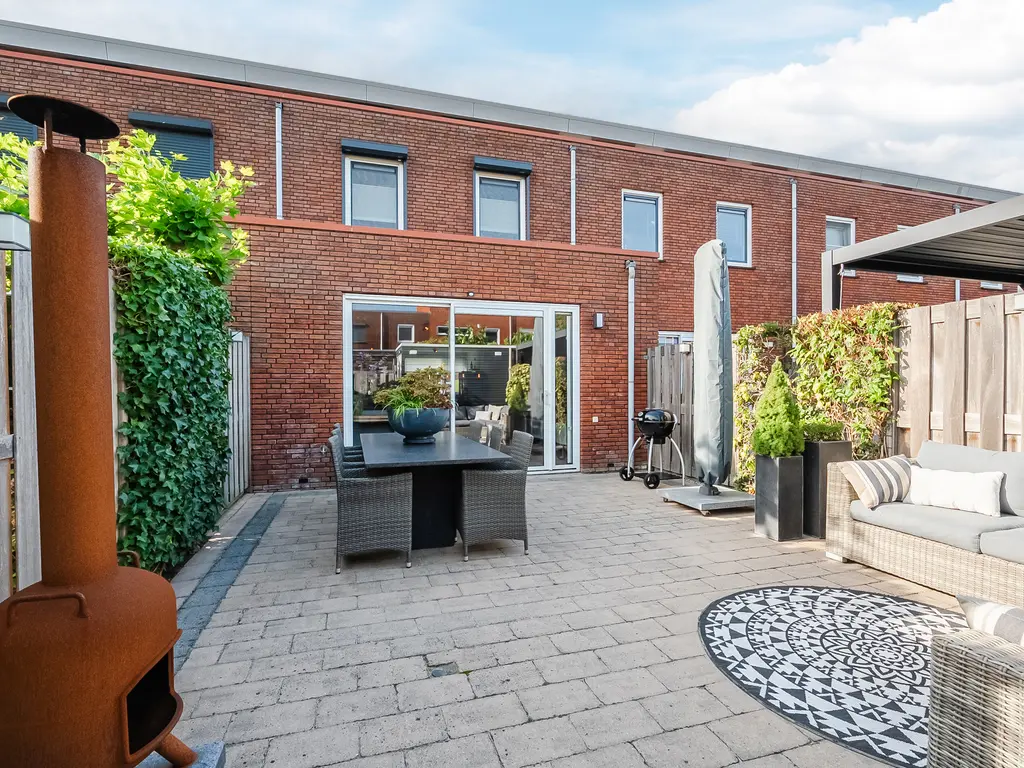 Alver 104, PAPENDRECHT