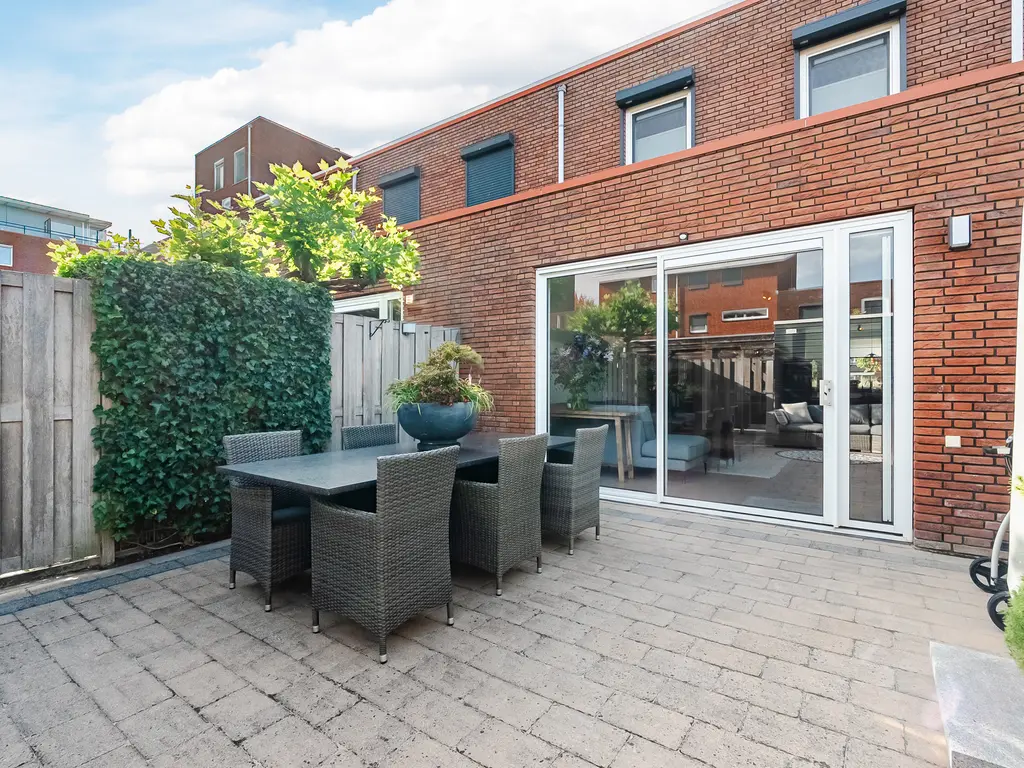 Alver 104, PAPENDRECHT
