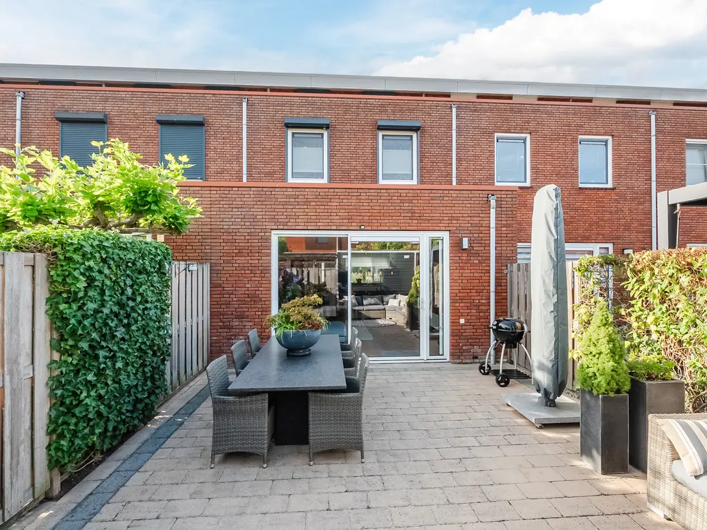 Alver 104, PAPENDRECHT