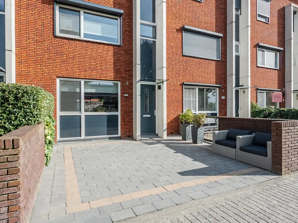 Alver 104, PAPENDRECHT
