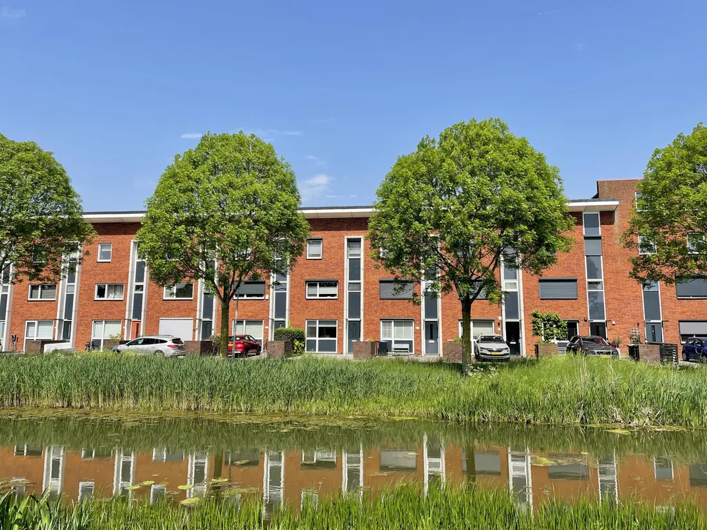 Alver 104, PAPENDRECHT