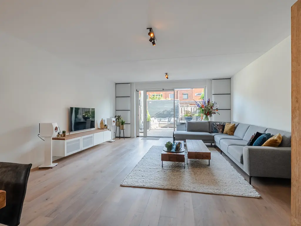 Alver 104, PAPENDRECHT