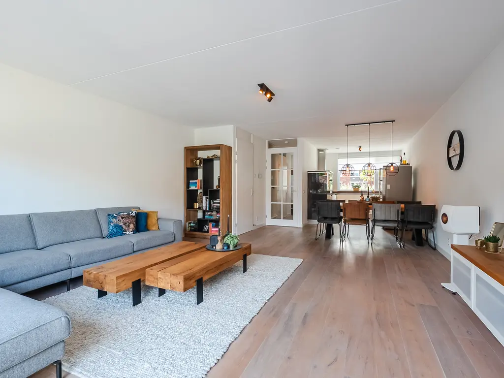 Alver 104, PAPENDRECHT
