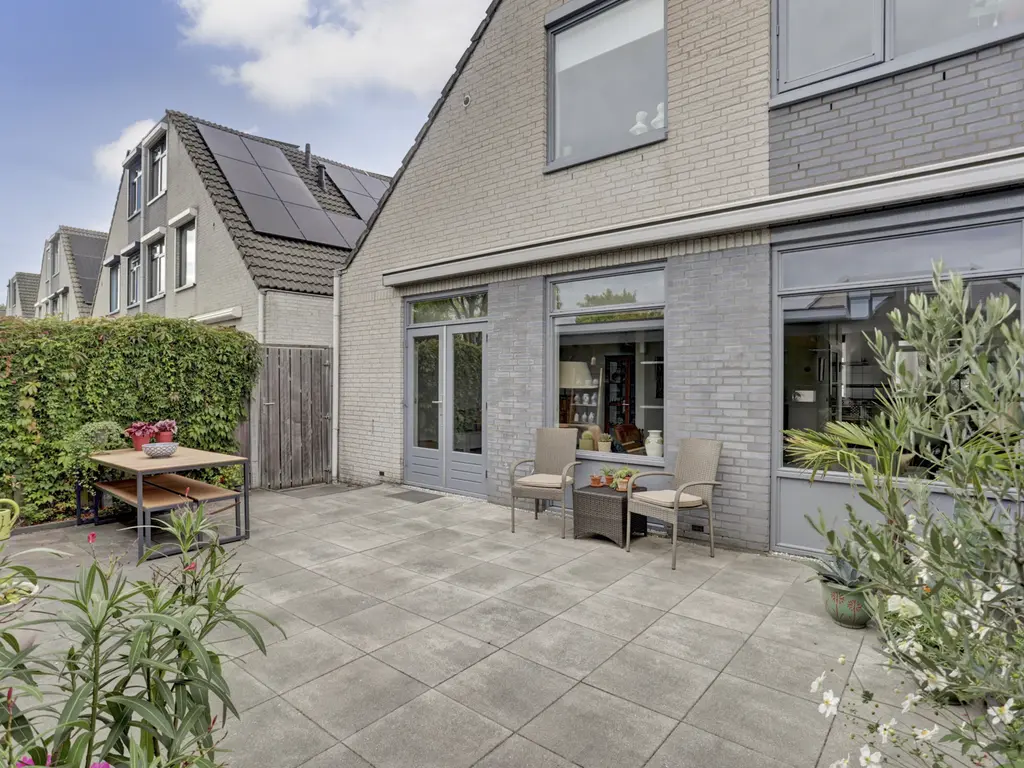 Johanna Naber-erf 419, DORDRECHT