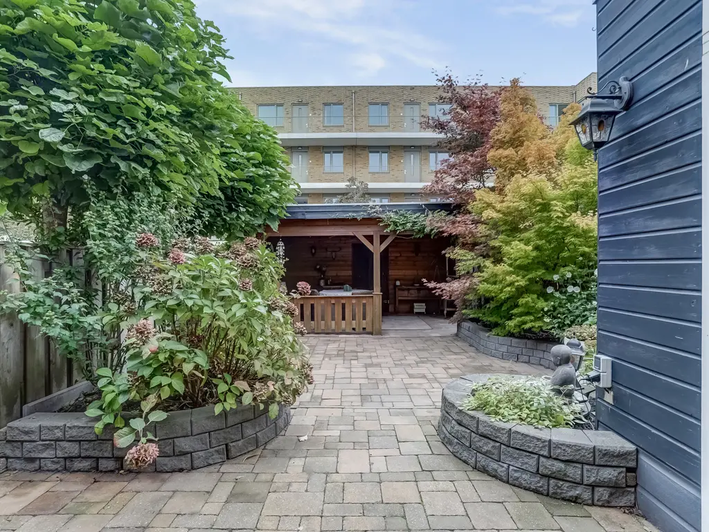 Van der Duyn van Maasdamplantsoen 25, DORDRECHT