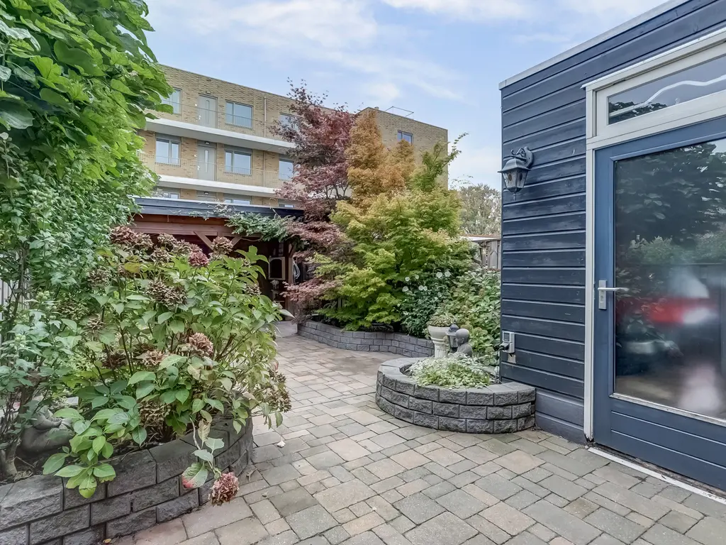 Van der Duyn van Maasdamplantsoen 25, DORDRECHT