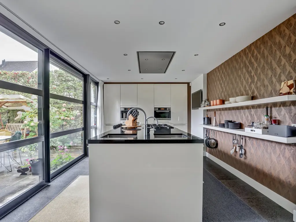 Bolero 69, ZWIJNDRECHT