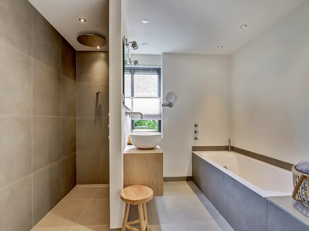 Bolero 69, ZWIJNDRECHT