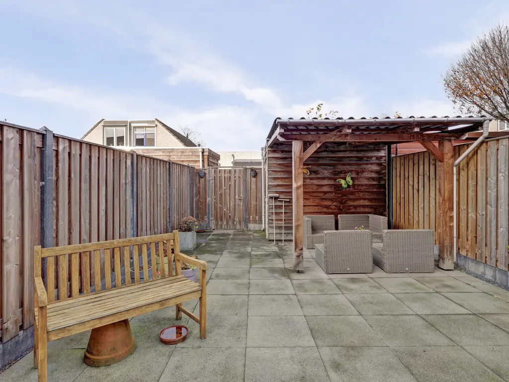 Johanna Naber-erf 168, DORDRECHT