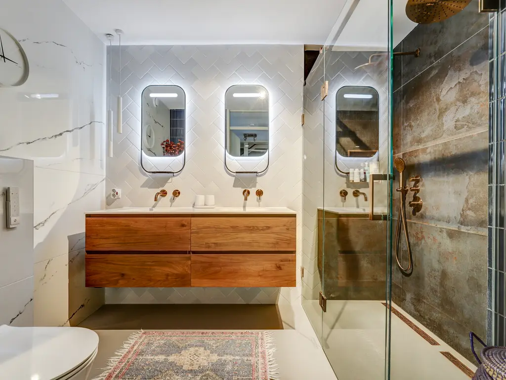 Iroko 194, DORDRECHT