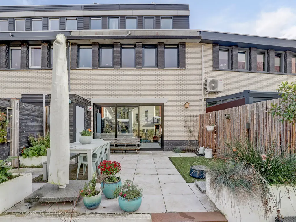 Iroko 194, DORDRECHT