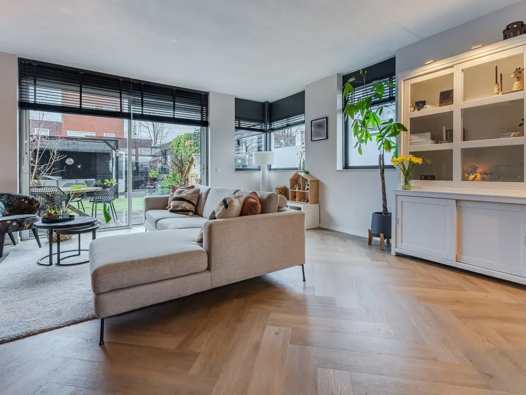 Alver 108, PAPENDRECHT