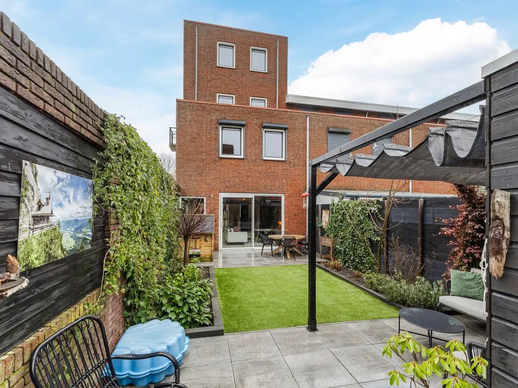 Alver 108, PAPENDRECHT