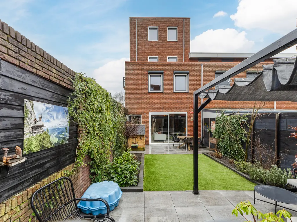 Alver 108, PAPENDRECHT