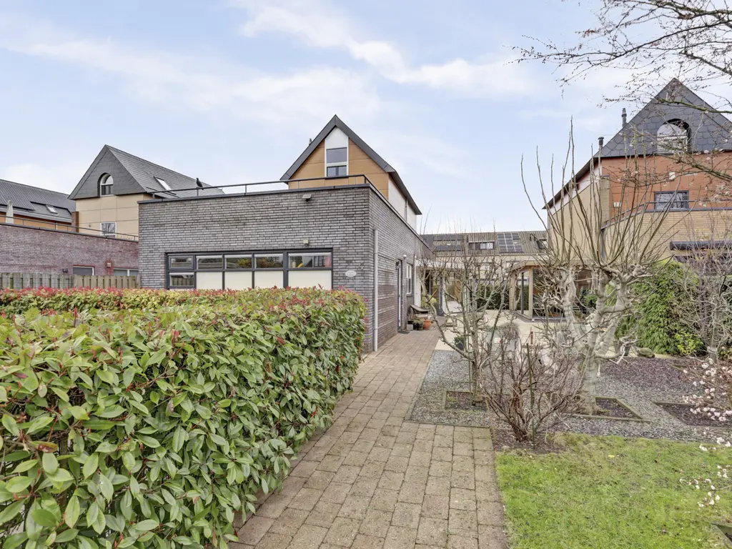 Zwanebloem 4, HENDRIK-IDO-AMBACHT