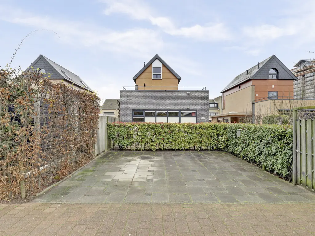 Zwanebloem 4, HENDRIK-IDO-AMBACHT