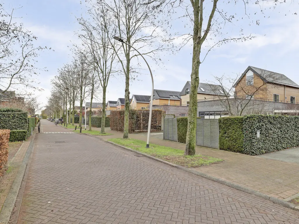 Zwanebloem 4, HENDRIK-IDO-AMBACHT