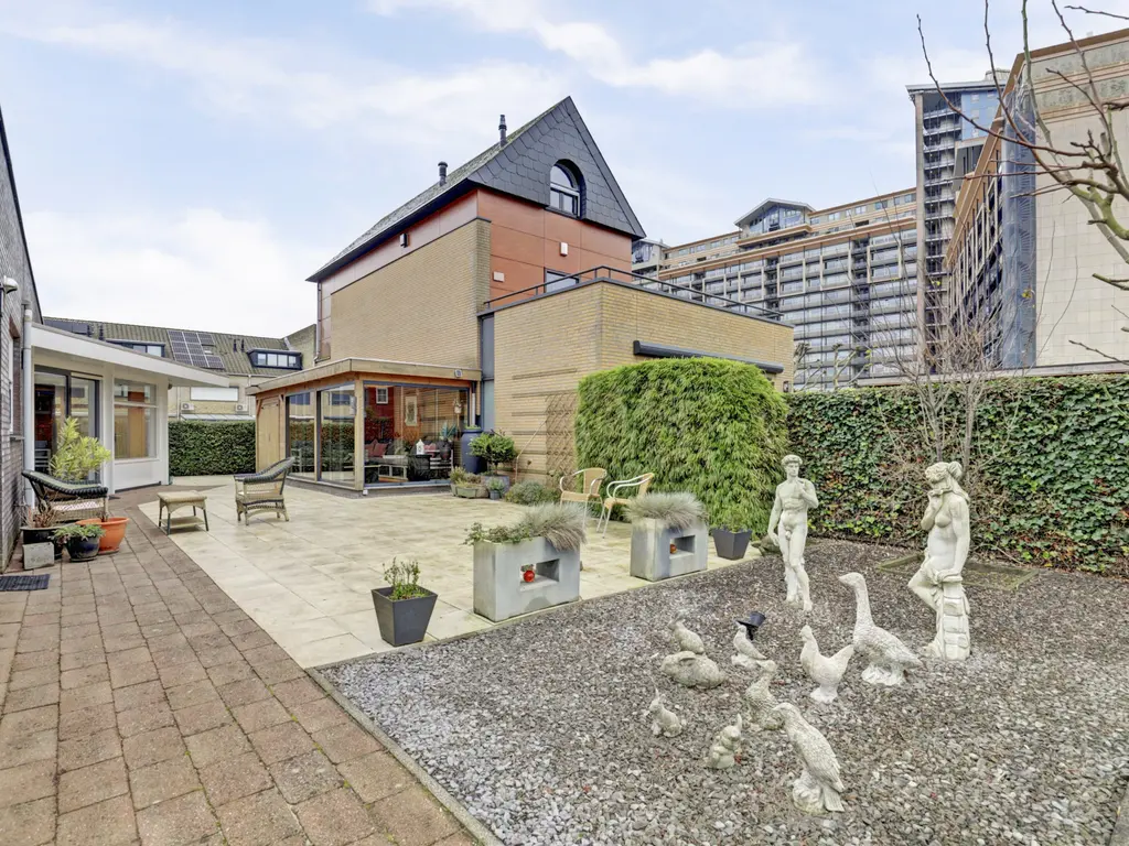 Zwanebloem 4, HENDRIK-IDO-AMBACHT