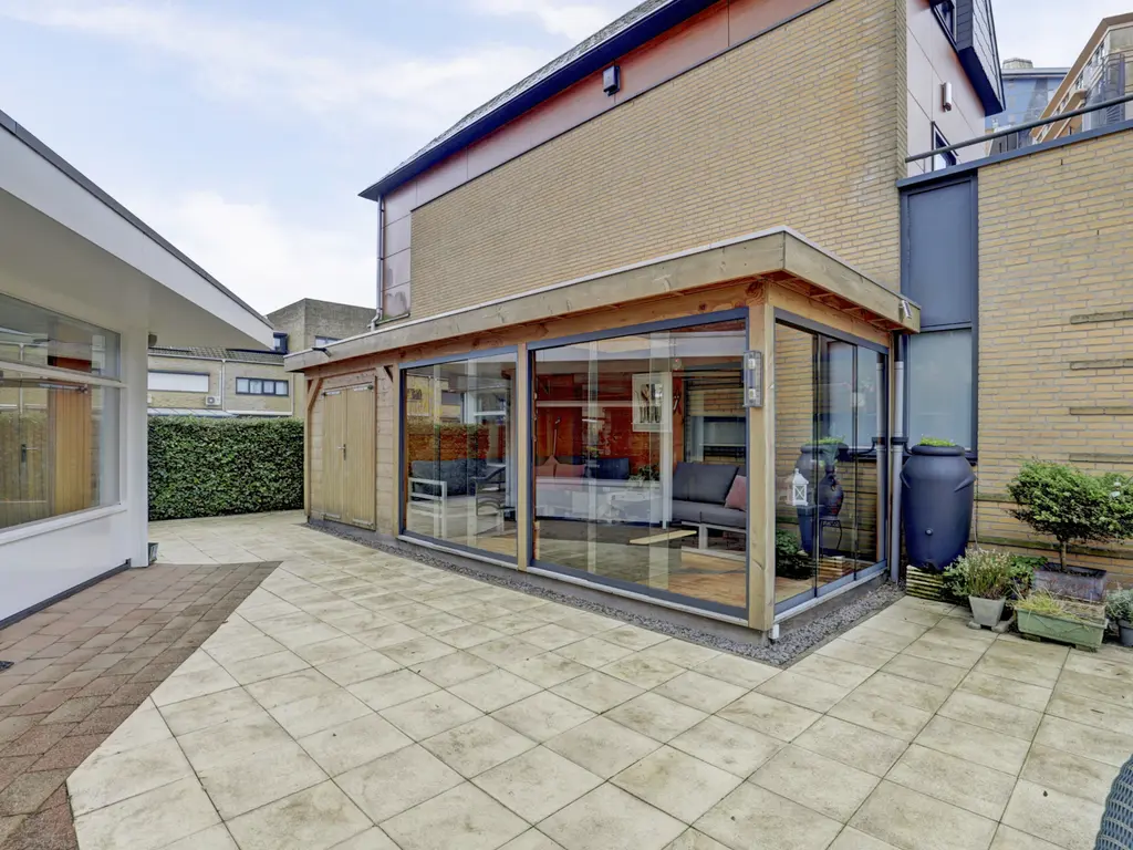 Zwanebloem 4, HENDRIK-IDO-AMBACHT