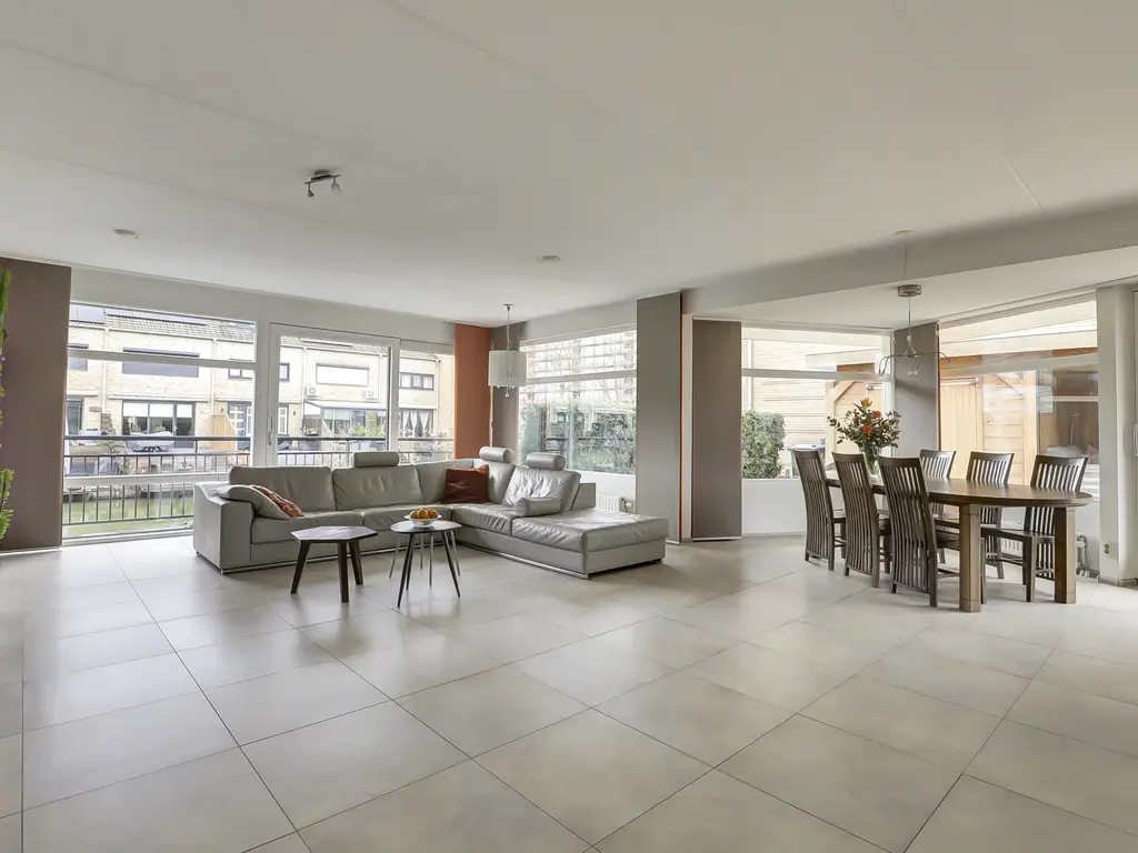 Zwanebloem 4, HENDRIK-IDO-AMBACHT