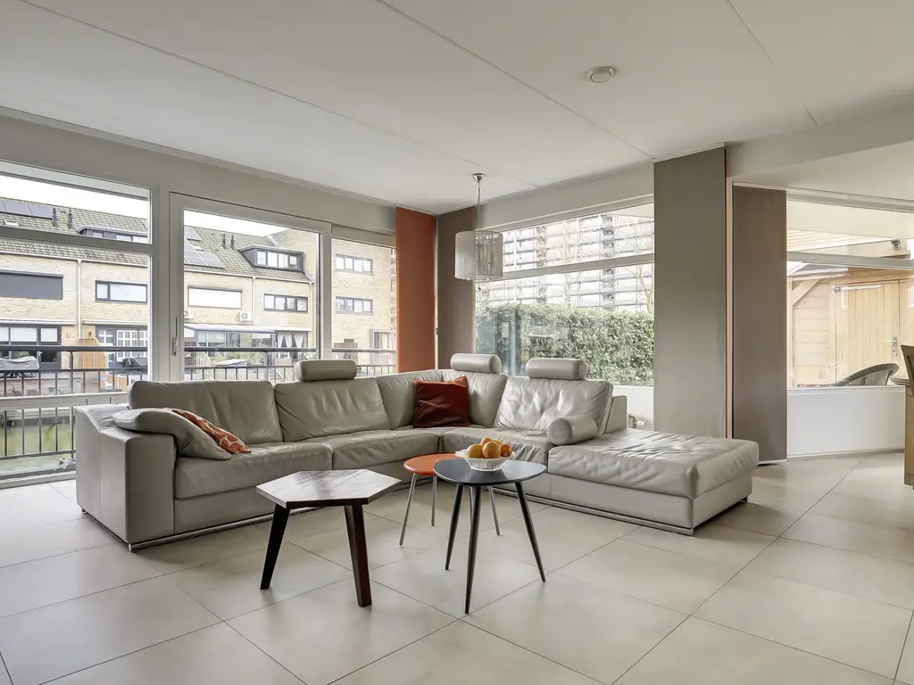 Zwanebloem 4, HENDRIK-IDO-AMBACHT