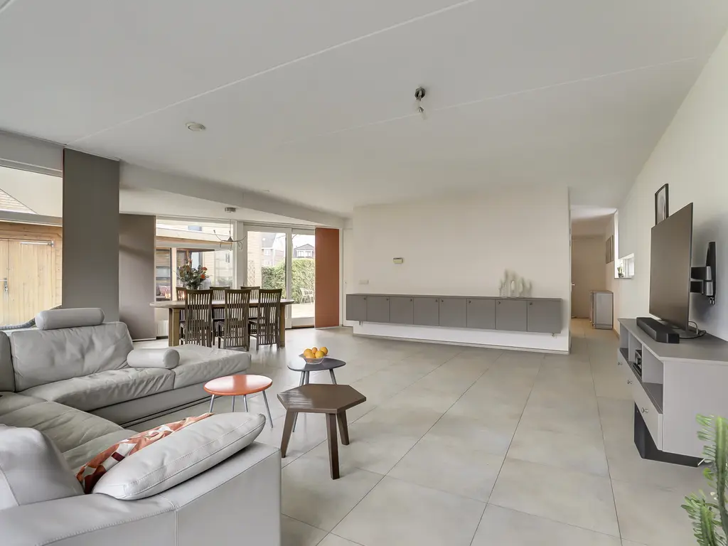 Zwanebloem 4, HENDRIK-IDO-AMBACHT