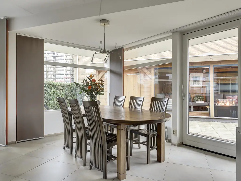 Zwanebloem 4, HENDRIK-IDO-AMBACHT