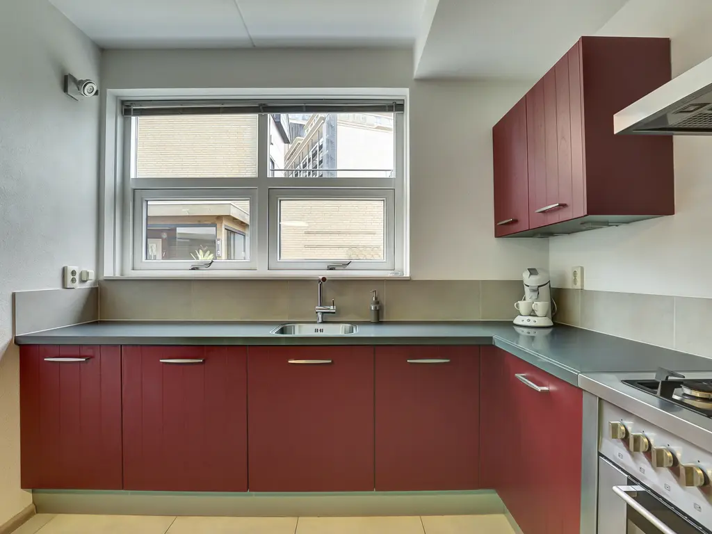 Zwanebloem 4, HENDRIK-IDO-AMBACHT