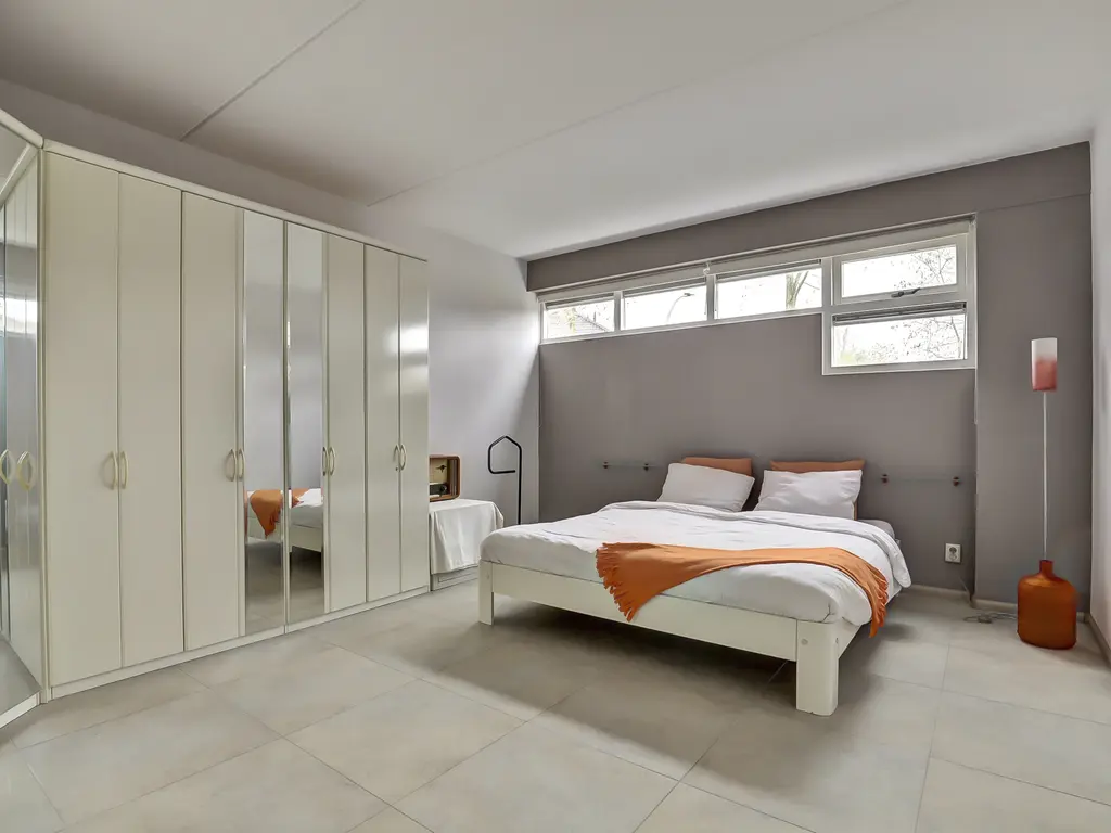 Zwanebloem 4, HENDRIK-IDO-AMBACHT