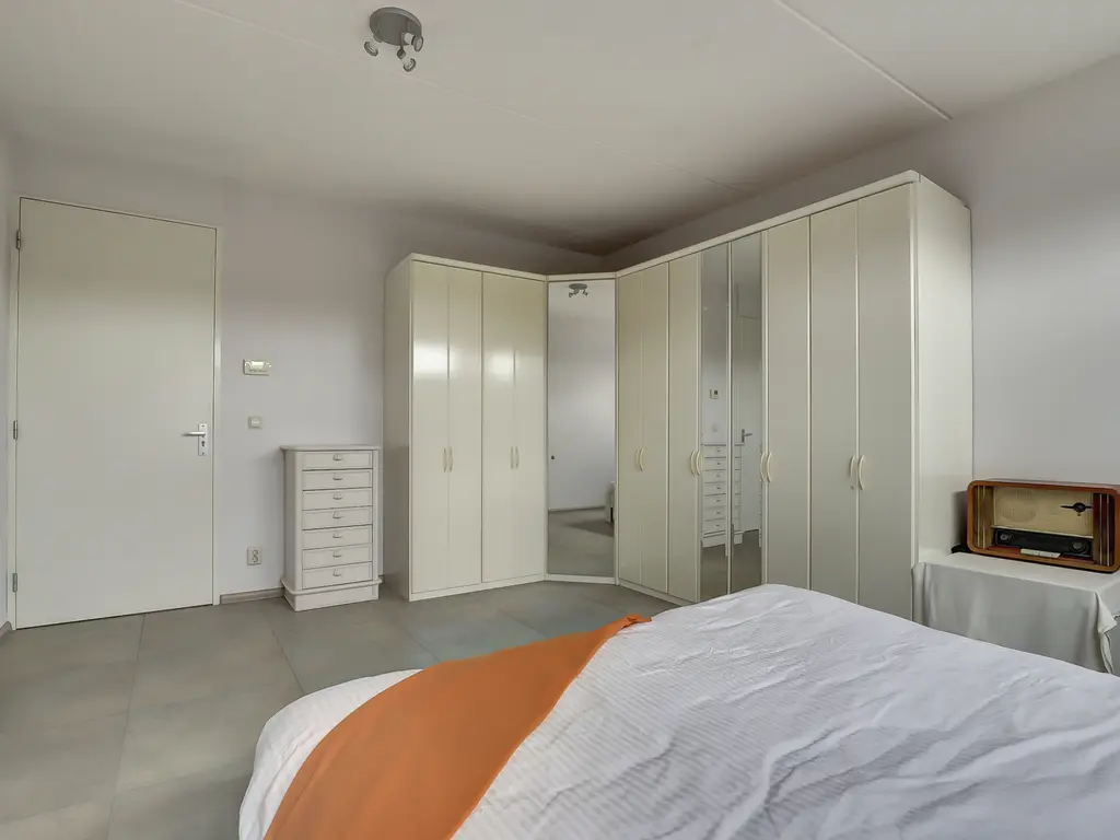 Zwanebloem 4, HENDRIK-IDO-AMBACHT