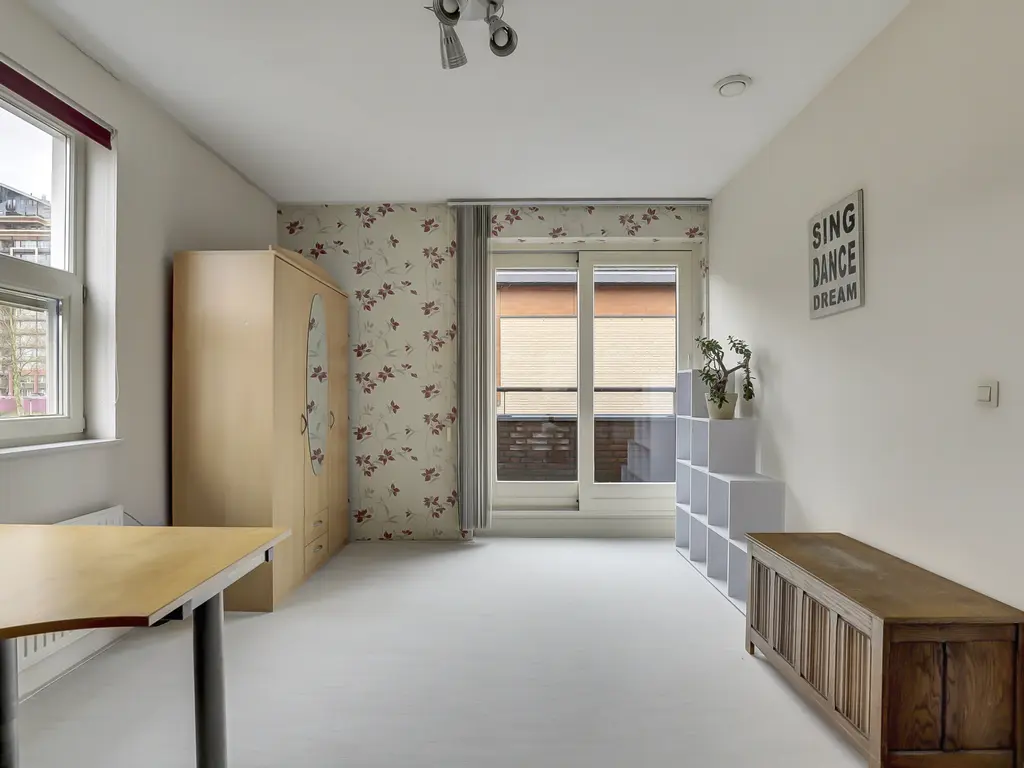 Zwanebloem 4, HENDRIK-IDO-AMBACHT