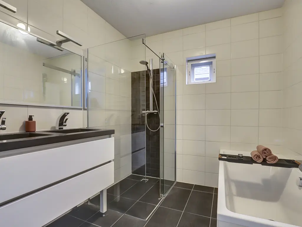 Zwanebloem 4, HENDRIK-IDO-AMBACHT