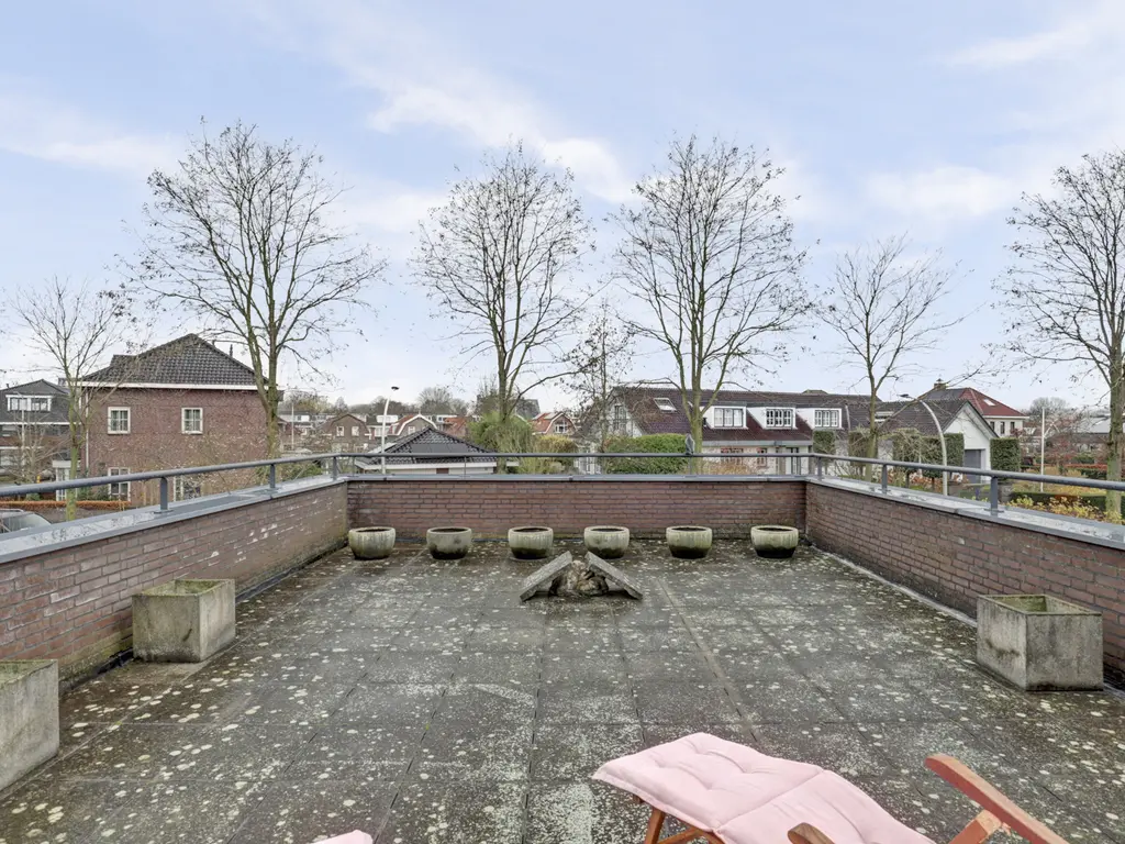 Zwanebloem 4, HENDRIK-IDO-AMBACHT