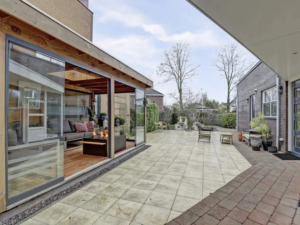 Zwanebloem 4, HENDRIK-IDO-AMBACHT