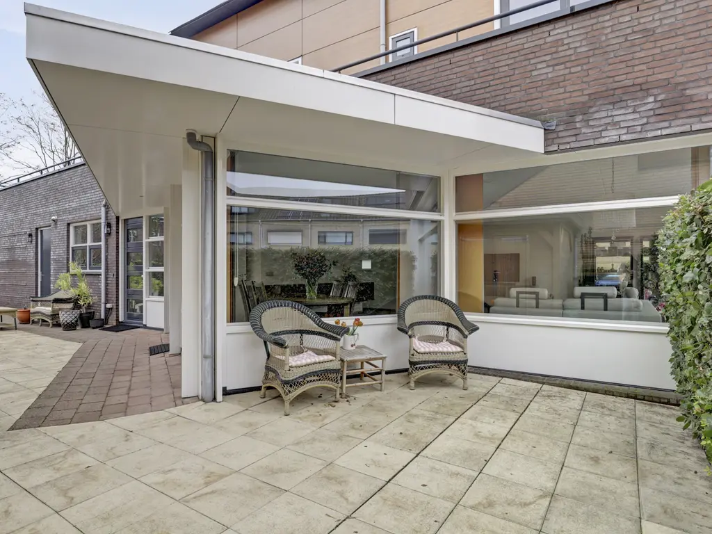 Zwanebloem 4, HENDRIK-IDO-AMBACHT