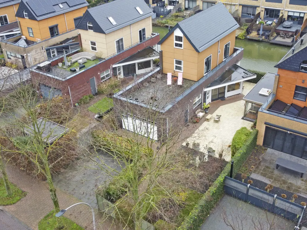 Zwanebloem 4, HENDRIK-IDO-AMBACHT