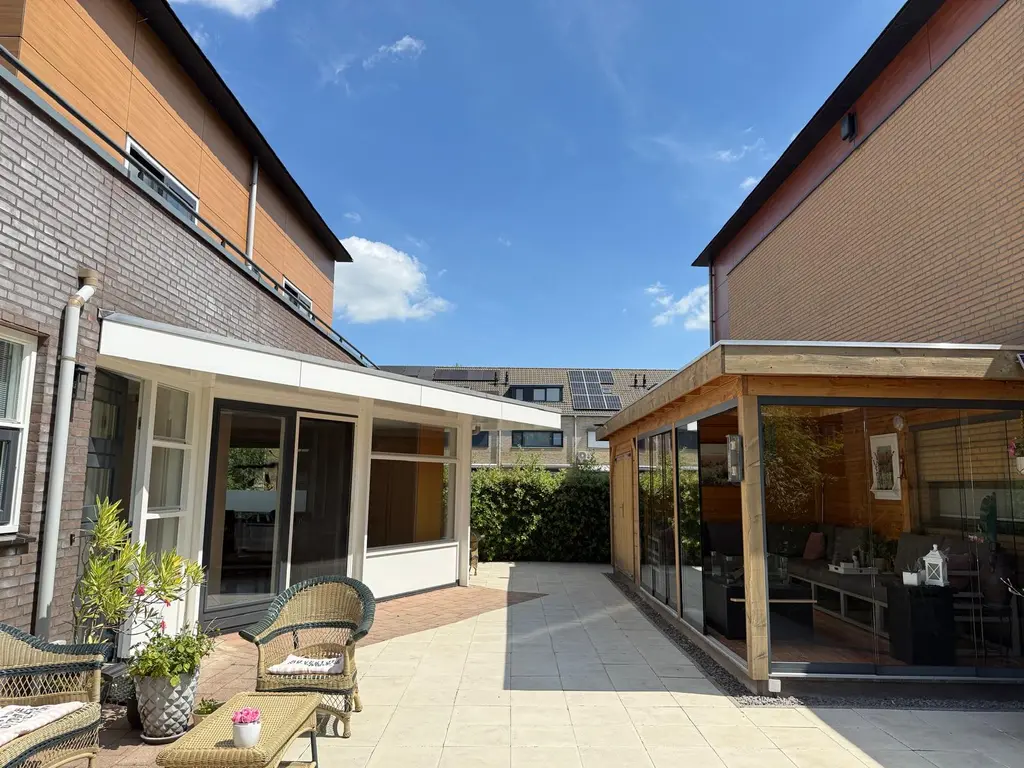 Zwanebloem 4, HENDRIK-IDO-AMBACHT