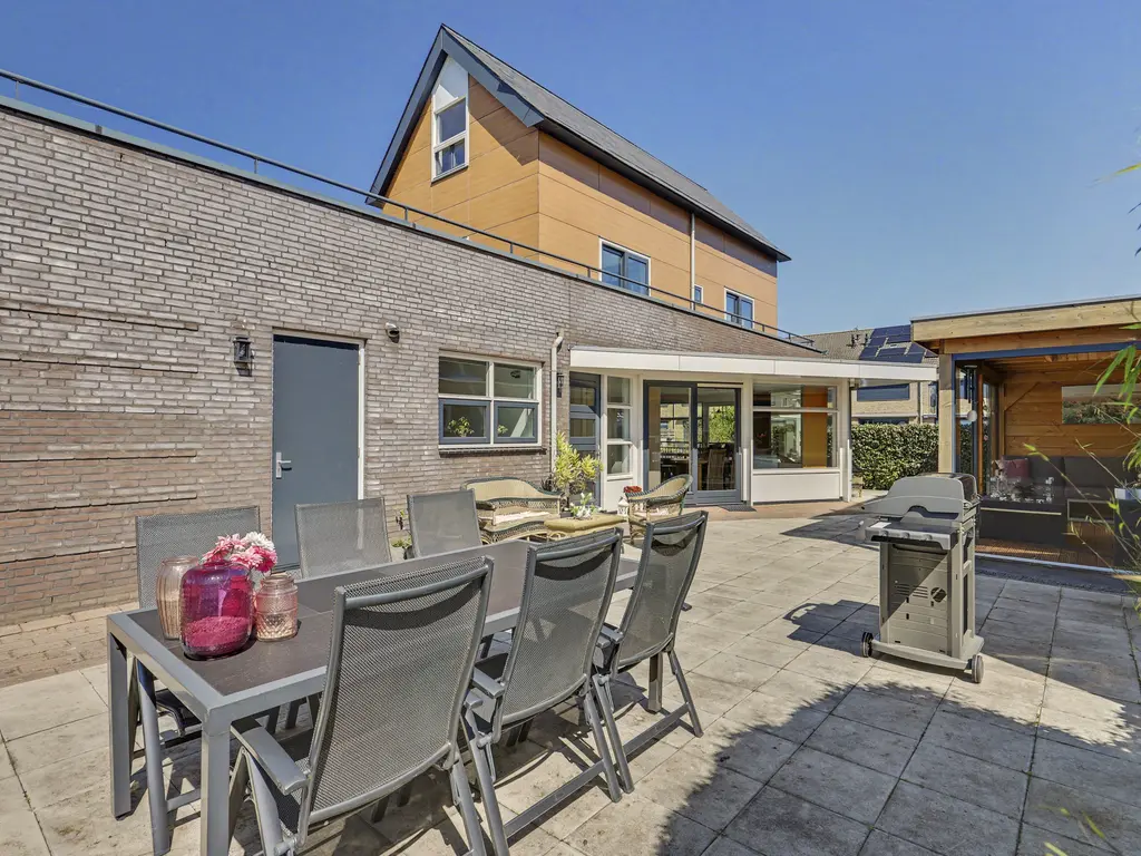 Zwanebloem 4, HENDRIK-IDO-AMBACHT