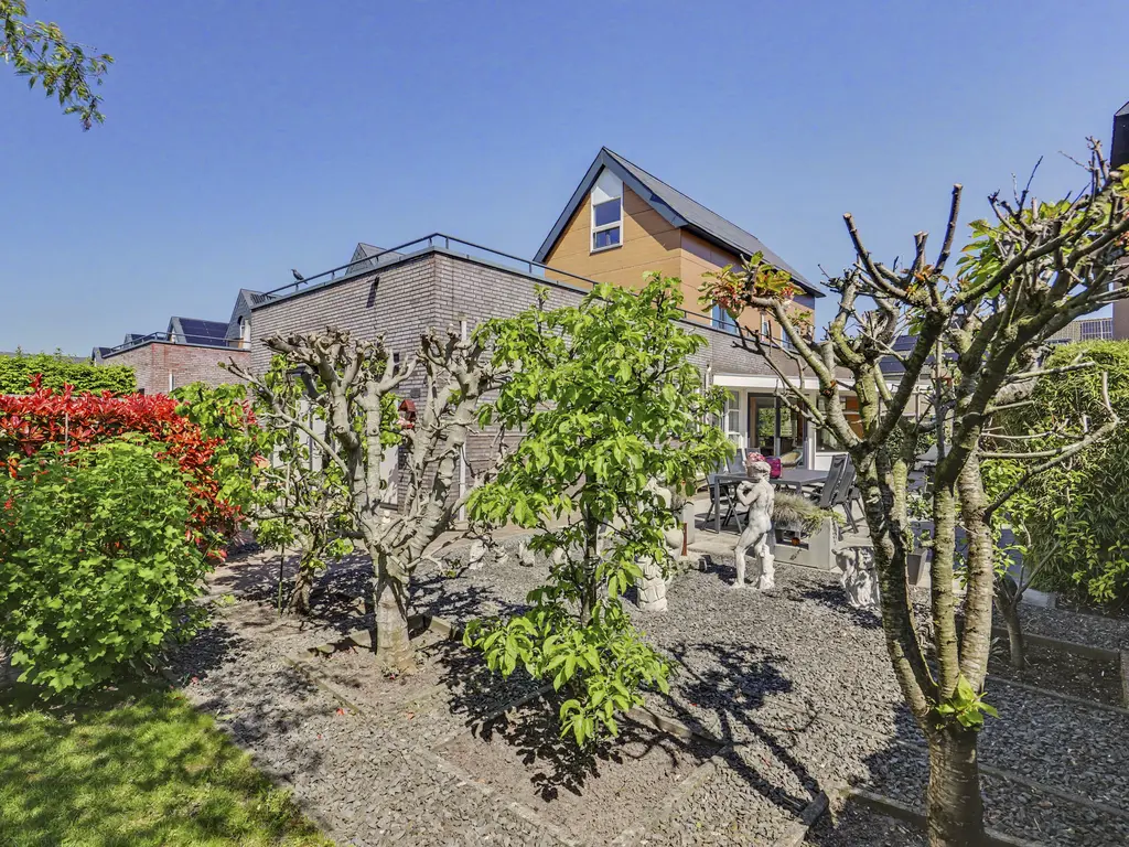 Zwanebloem 4, HENDRIK-IDO-AMBACHT