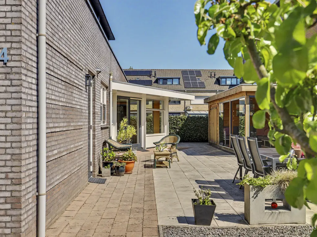 Zwanebloem 4, HENDRIK-IDO-AMBACHT