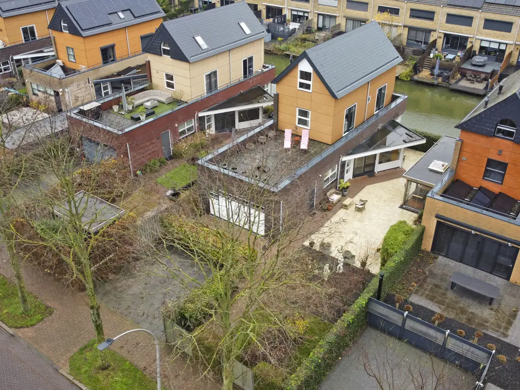 Zwanebloem 4, HENDRIK-IDO-AMBACHT