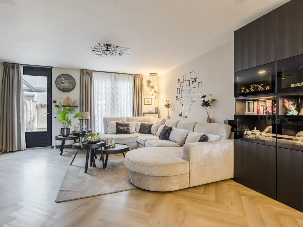 Alver 9, PAPENDRECHT