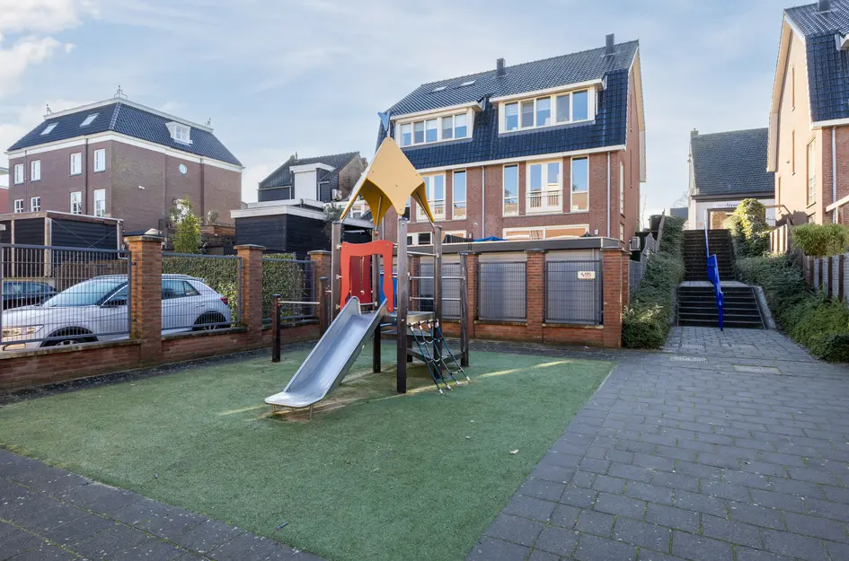 Schooldwarsstraat 100