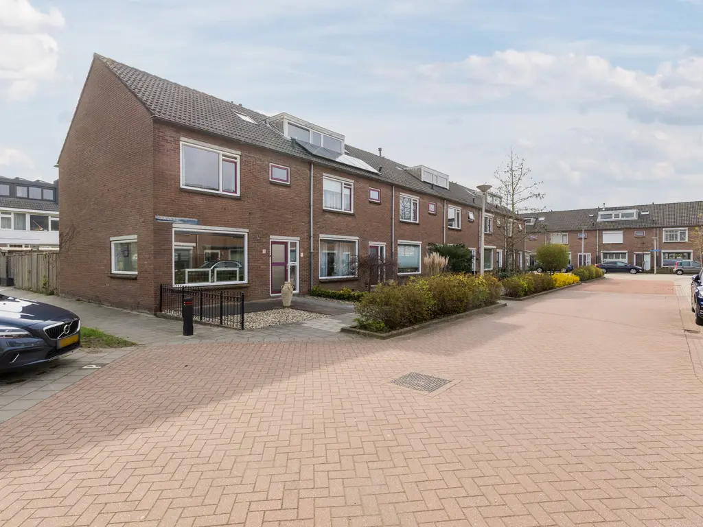 Louis Couperusstraat 1, PAPENDRECHT