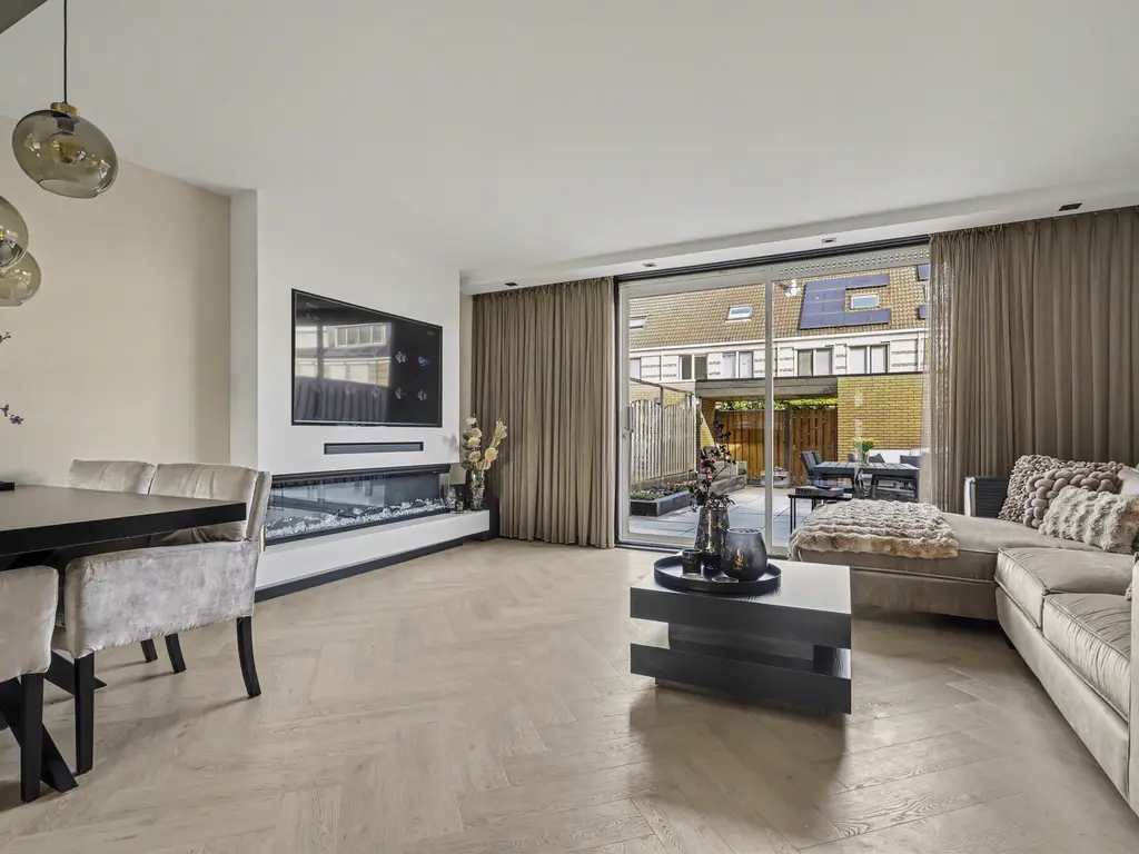 Johanna Naber-erf 344, DORDRECHT