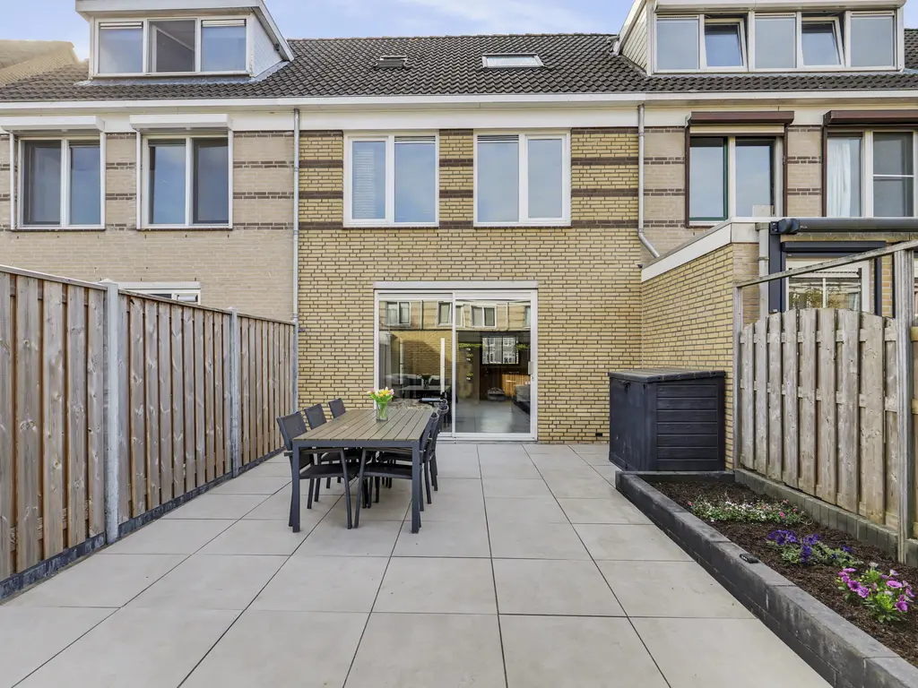 Johanna Naber-erf 344, DORDRECHT