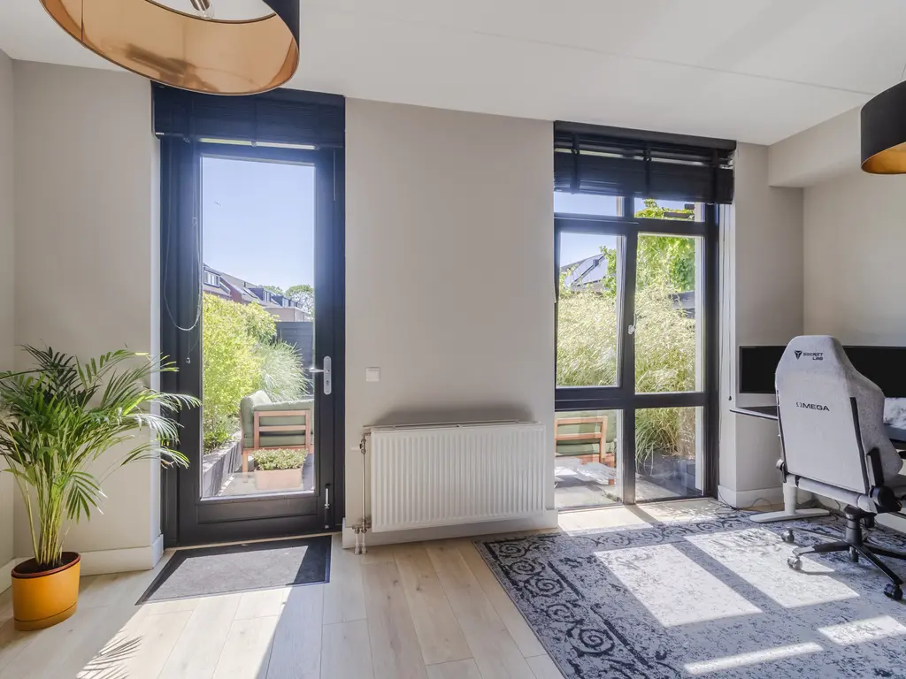 van Ruisdaelstraat 54, ZWIJNDRECHT