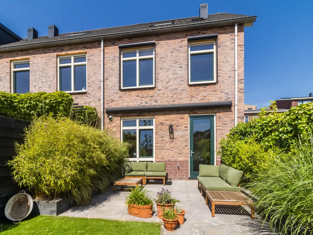 van Ruisdaelstraat 54, ZWIJNDRECHT