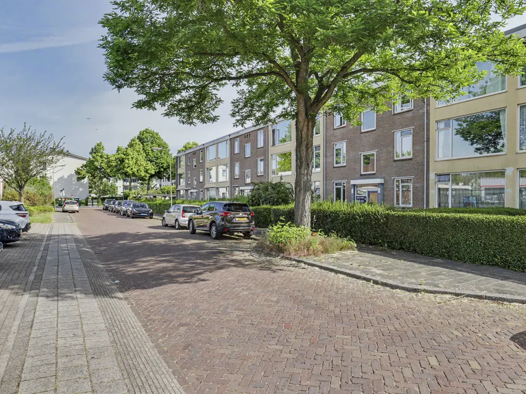 Anna van Saksenstraat 34, DORDRECHT