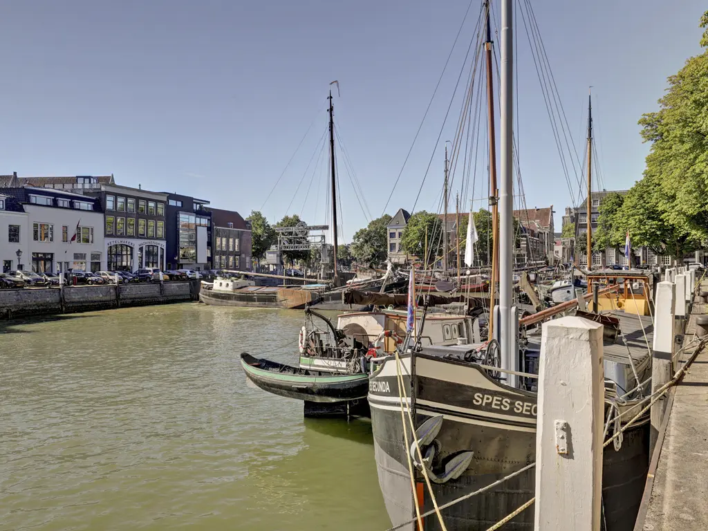 Wolwevershaven 29, DORDRECHT